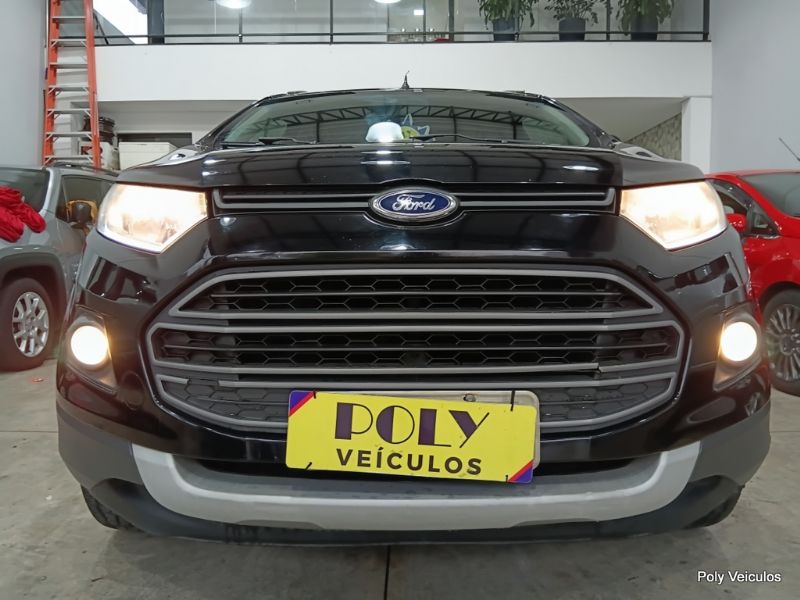 POLY VEÍCULOS