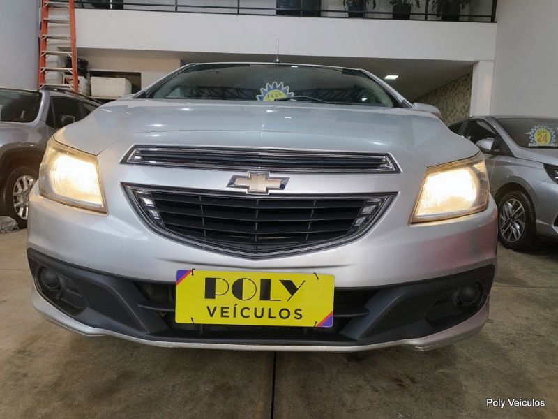 POLY VEÍCULOS