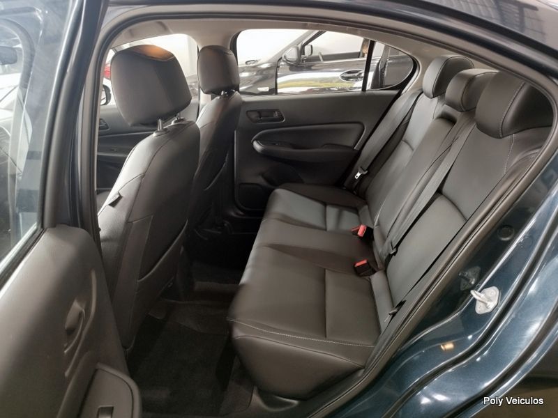 POLY VEÍCULOS