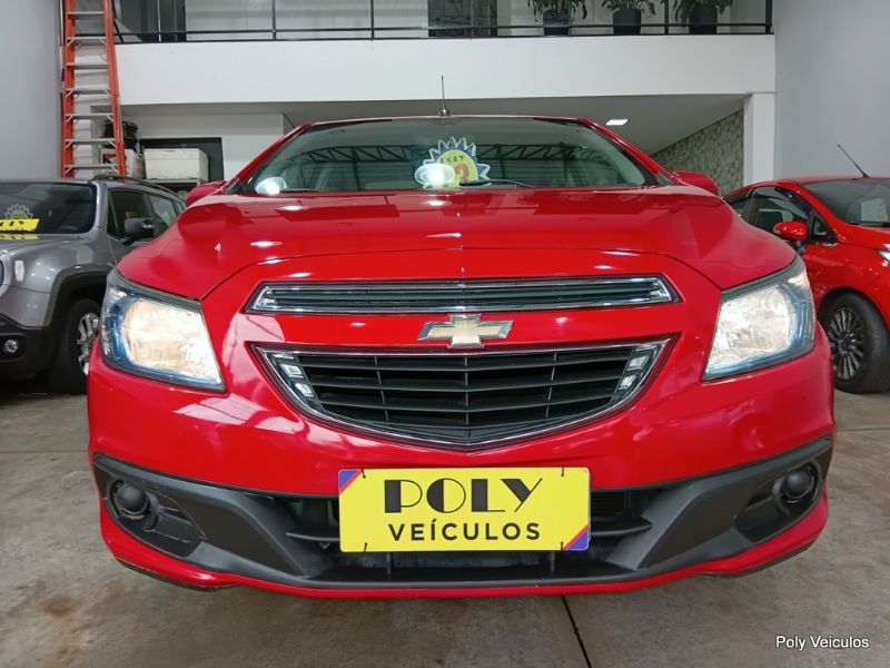 POLY VEÍCULOS